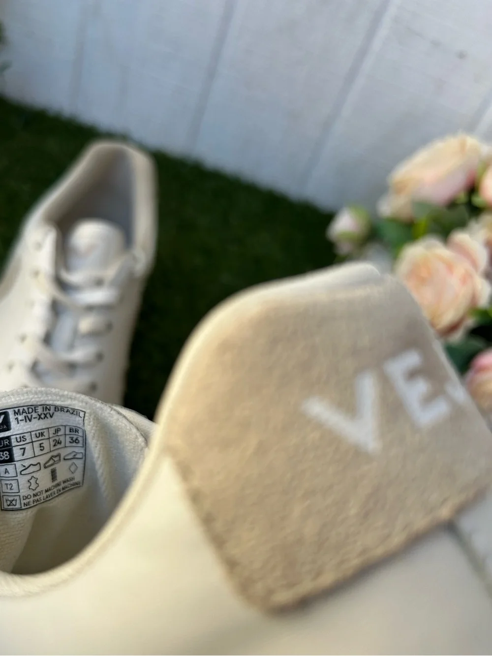 VEJA Women  Esplar Logo Leather Extra-White Sable size 7 gently used